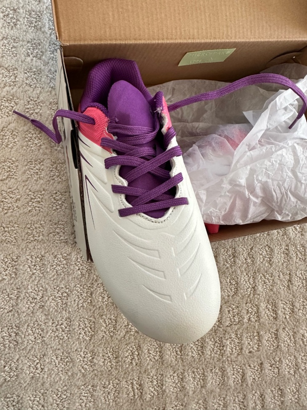 Like New DSG Girls Cleats Size 3 - Picture 3 of 3